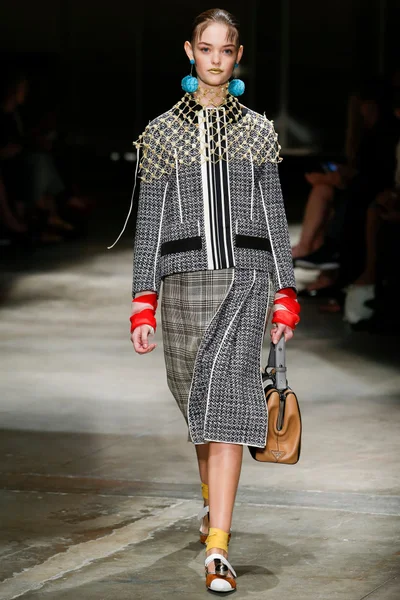 Look 7